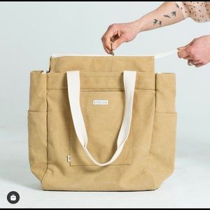 Birdling everyday tote in wheat like new